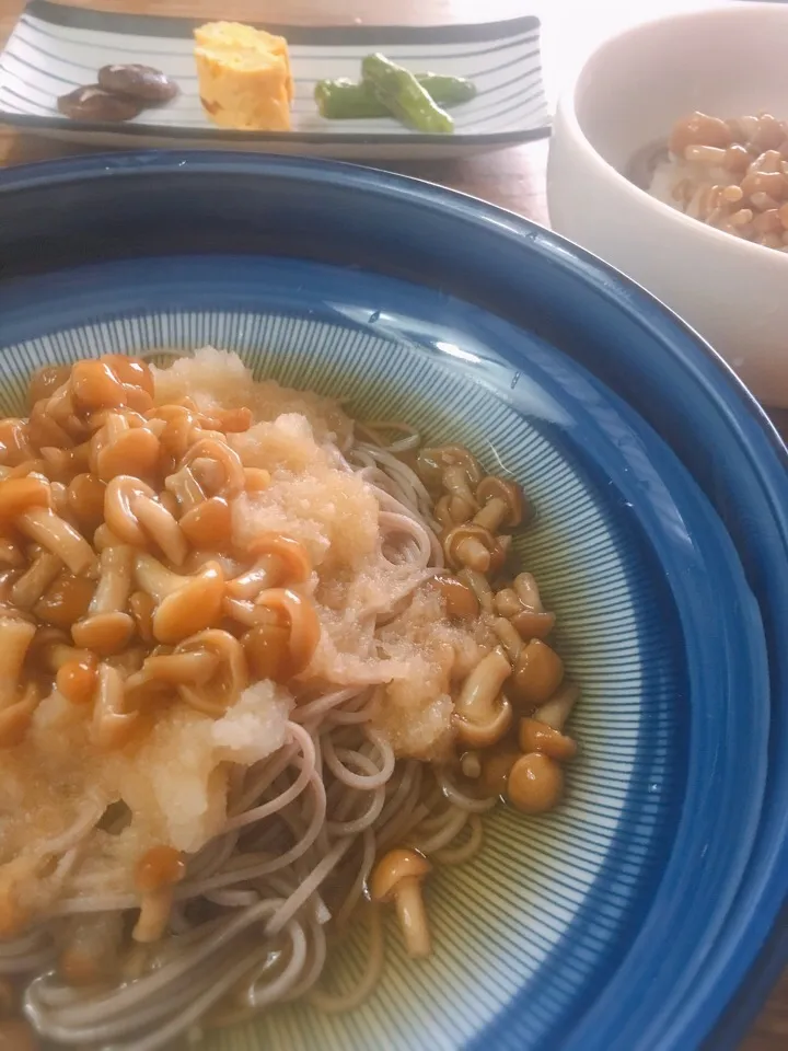 日曜日のお昼
・なめこおろし蕎麦
・シシトウ 椎茸 だし巻き卵|akiさん