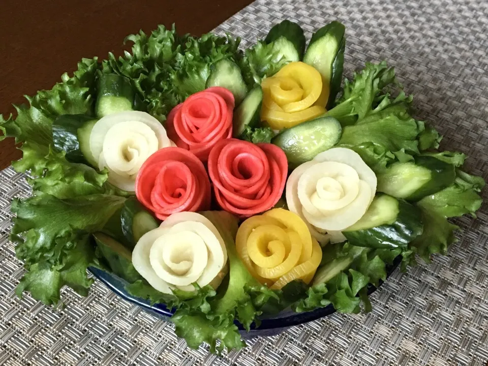 Snapdishの料理写真:✨Pickled veggies Rose Bouquet...ピクルスで🌹フーケ✨|🌺Sanntina🌺さん