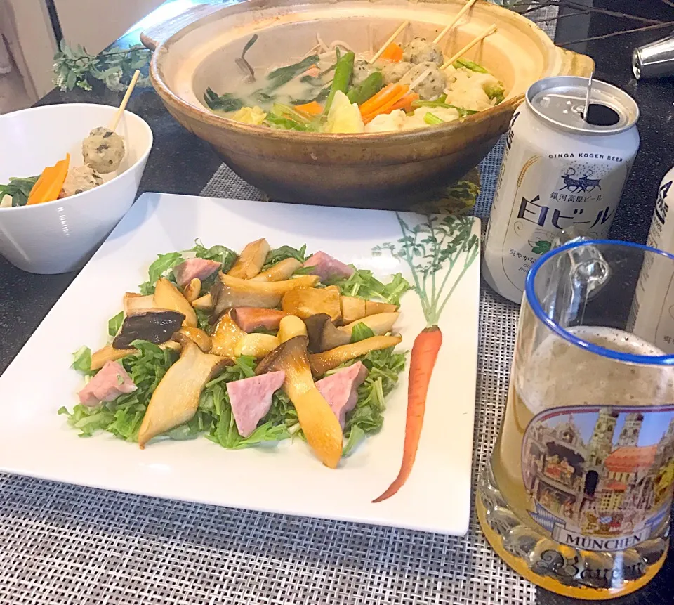 銀河高原白ビール当選第2弾！ 
餃子鍋とエリンギのバター醤油炒めDE
今日も飲みました🍺|シュトママさん