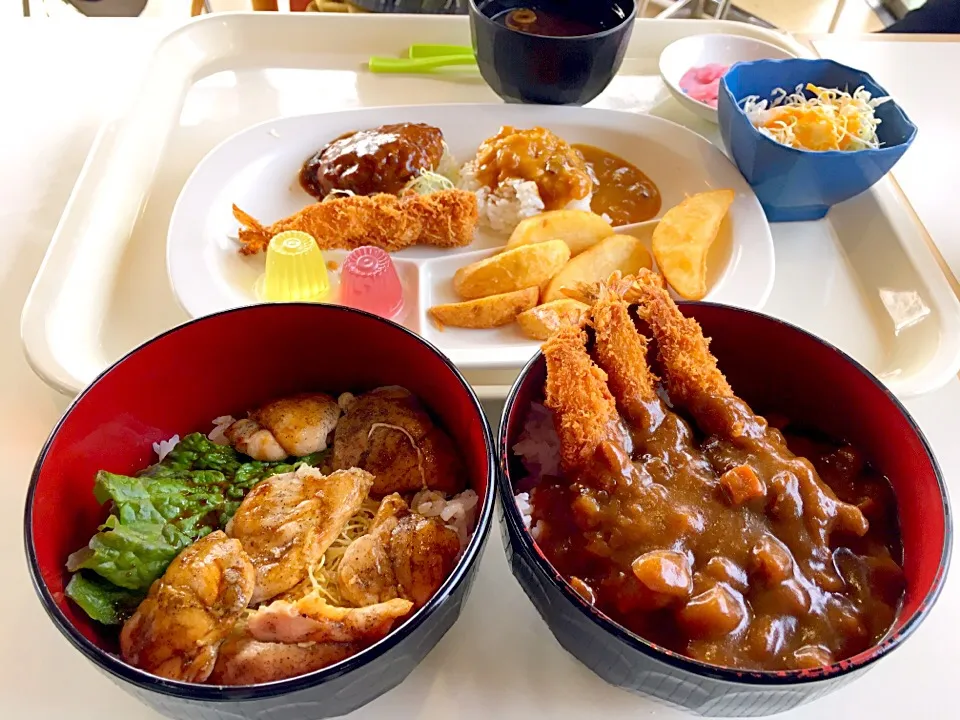 モンキーパークでお昼ご飯♡ 海老カツカレー♡ 照り焼き鶏丼♡ お子様ランチ♡|yumikoさん