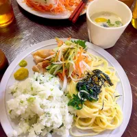 柚子胡椒づくりのあと
柚子胡椒づくしのご飯♡
・新玉ねぎと菜花の柚子胡椒オイルパスタ
・グリーンカレー風ココナッツミルクスープ
・千切りサラダ 柚子胡椒ドレッシング
・チキンのジューシィ焼き|meg oomuraさん