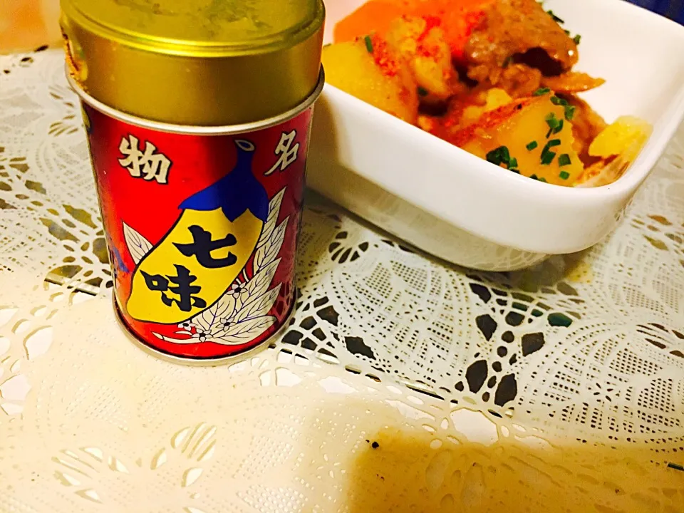 Snapdishの料理写真:肉じゃがに八幡屋礒五郎
#七味はこれ以外絶対使わない#地元の七味#風味が最高#長野|なるっぺさん