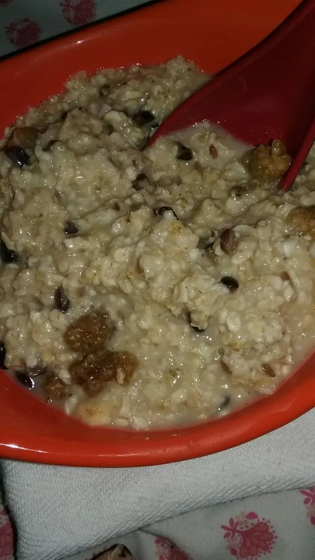 flax oatmeal with berries.|Polly Gelfusoさん