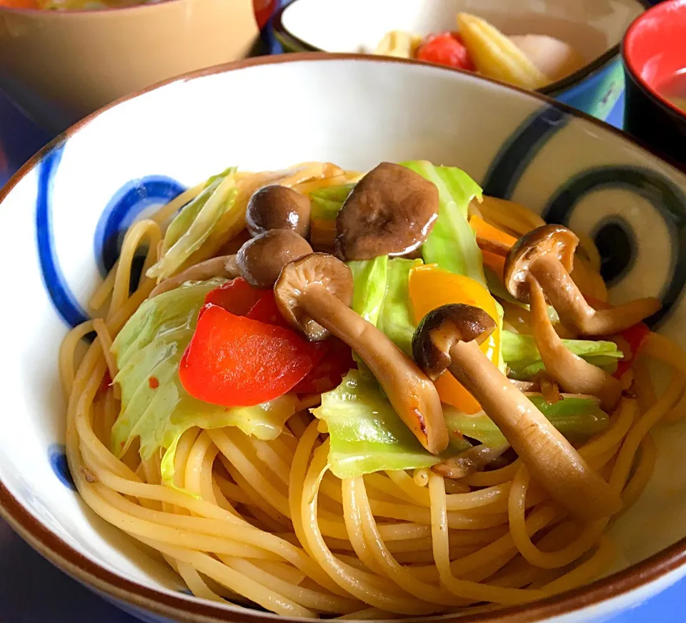 昼ごはん きのこ🍄のスパオイポンソース|ぽんたさん