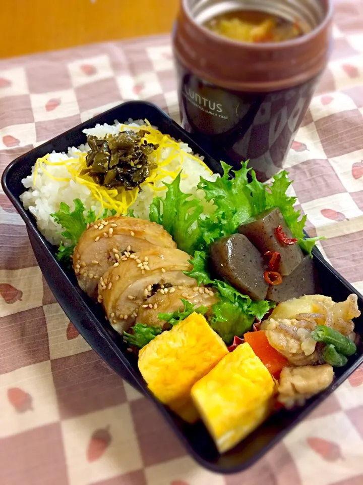 旦那ちゃん弁当🎶
鶏ハム照り焼き
肉じゃが
ピリ辛こんにゃく
玉子焼き
高菜のっけごはん。
野菜スープ|BooBooさん