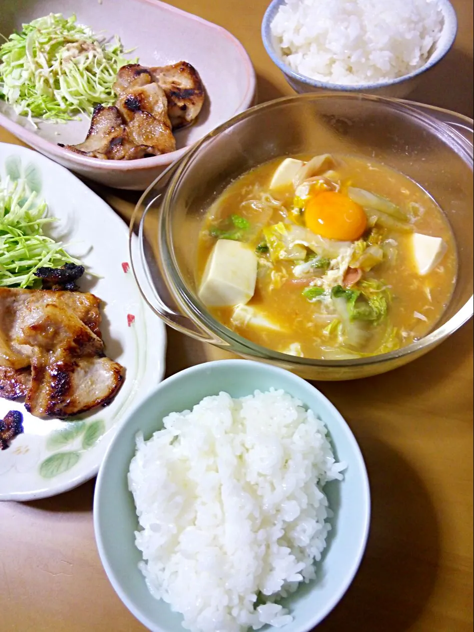 Snapdishの料理写真:豚ロース塩麹焼きとチゲスープ定食➳♡゛(●´ω`●)|さくたえさん