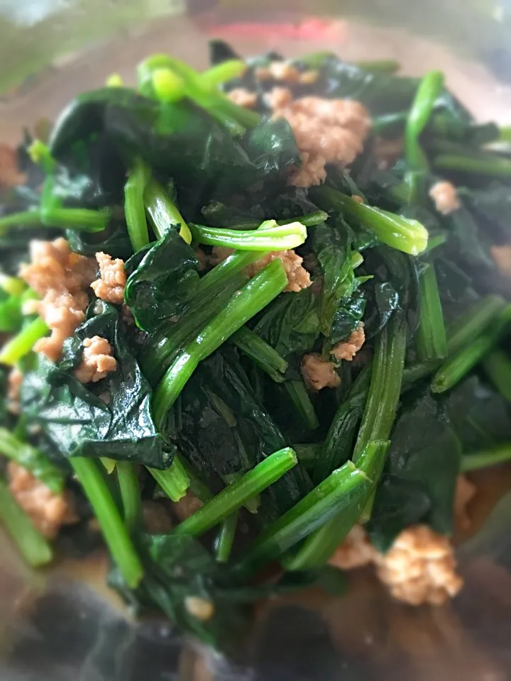 Stir fried spinach with minced pork|karen limさん