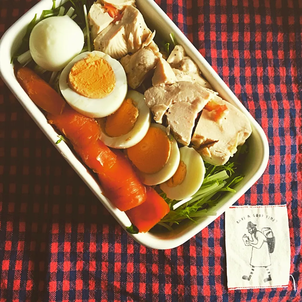 Snapdishの料理写真:お昼ごはん♡
#お弁当#まるごと人参#たまご#サラダ|ゆかさん