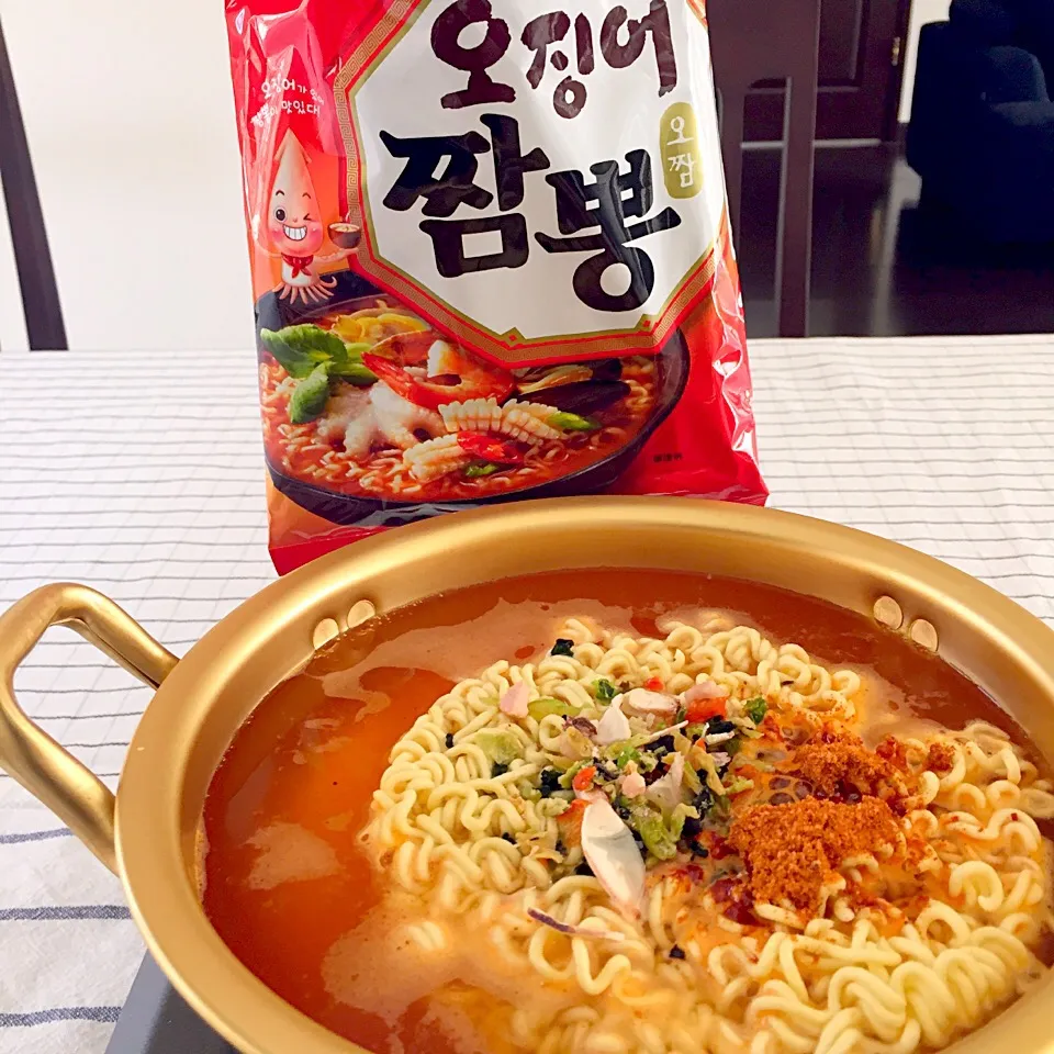 #オジンオチャンポン ヨッチャンまた韓国ラーメン食べてます😎|ヨッチャンさん