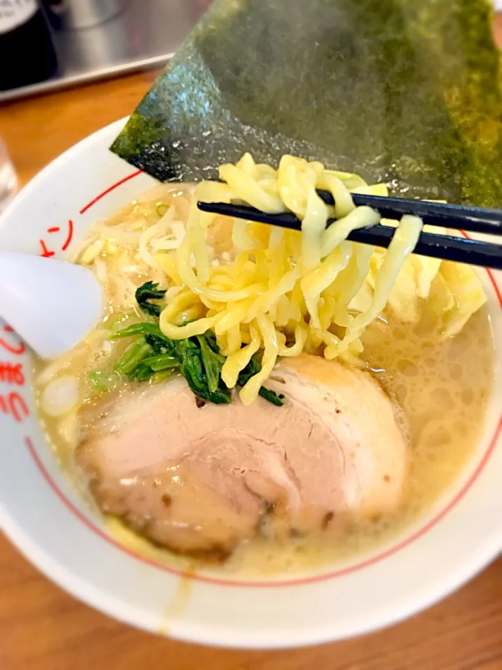 沼津港のすぐ近くにある松福で、うまいラーメン、いただきまーす♪|ASuzukiさん