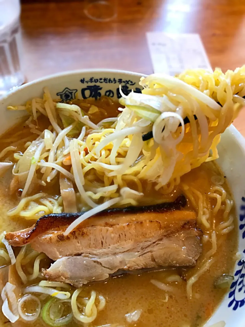 味の時計台横浜関内店
一番人気
味噌ラーメン
トッピングバターで850円|シュトママさん