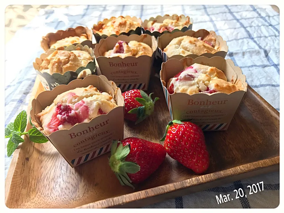 ハピハナさんの料理 コピーしました😆💕💕リーチさんのフレッシュ苺のミルキーマフィン🍓|みきおさん