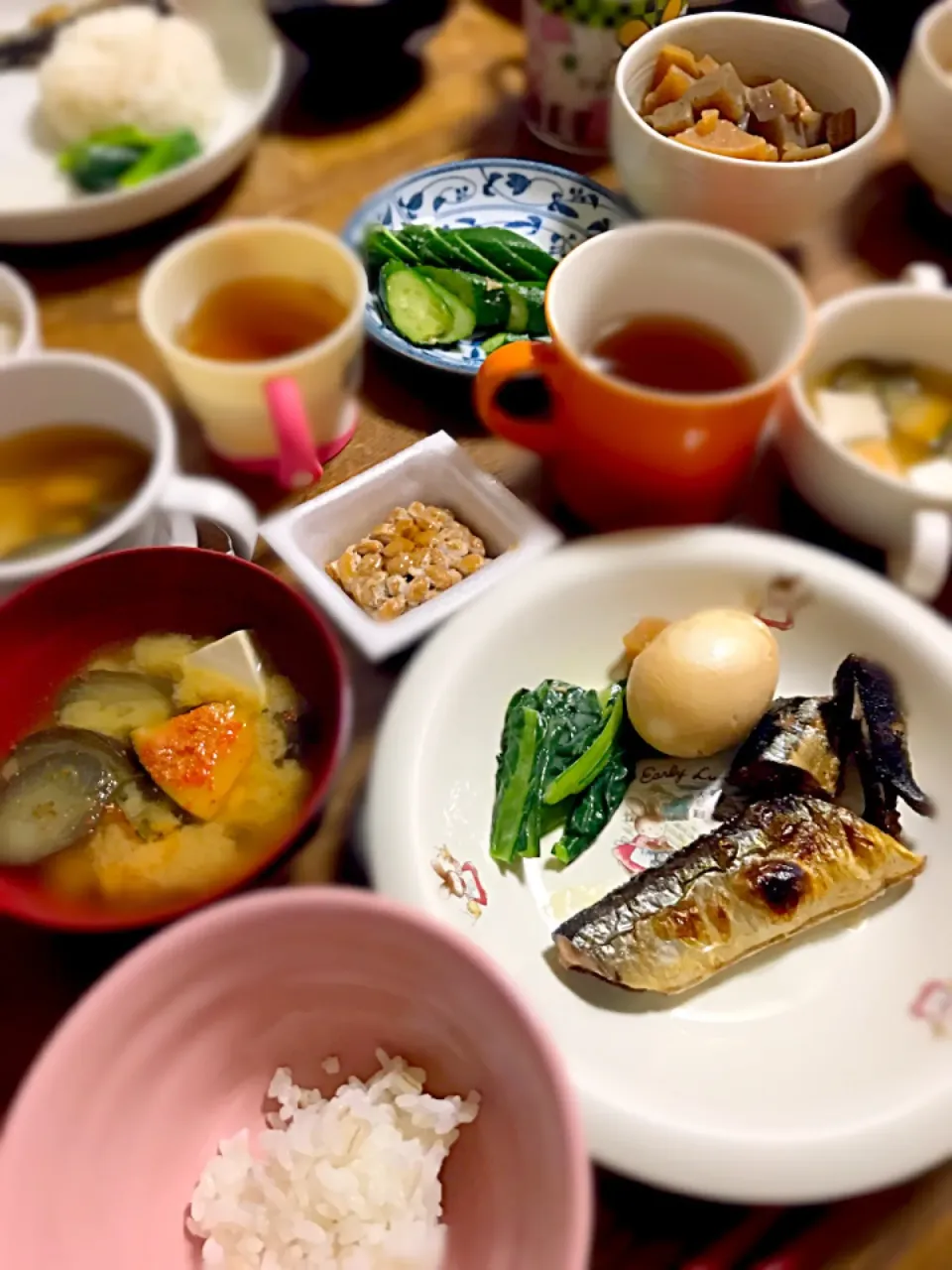 Snapdishの料理写真:2017/03/20
・秋刀魚の塩焼き
・秋刀魚の梅煮
・小松菜の酢味噌和え
・牛モツのどて煮
・切り干し大根
・胡瓜のニンニク味噌漬け
・納豆
・茄子、南瓜、豆腐の味噌汁
・もち麦入りご飯|ちびろ菌さん