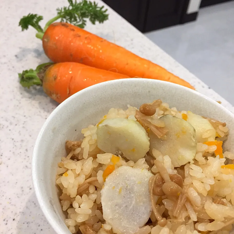 里芋なめ茸炊き込みご飯 part2 😊💕 美味しくてハマってます。今日は人参入り🥕|ヨッチャンさん