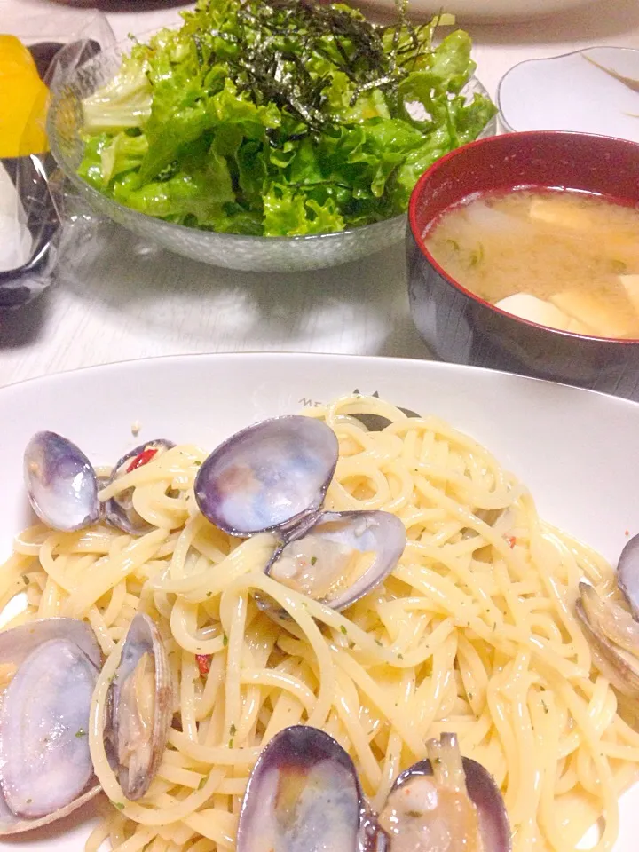 ボンゴレ。あさりのお味噌汁。チョレギサラダ〜あさりの季節だね〜|あやにん食堂さん