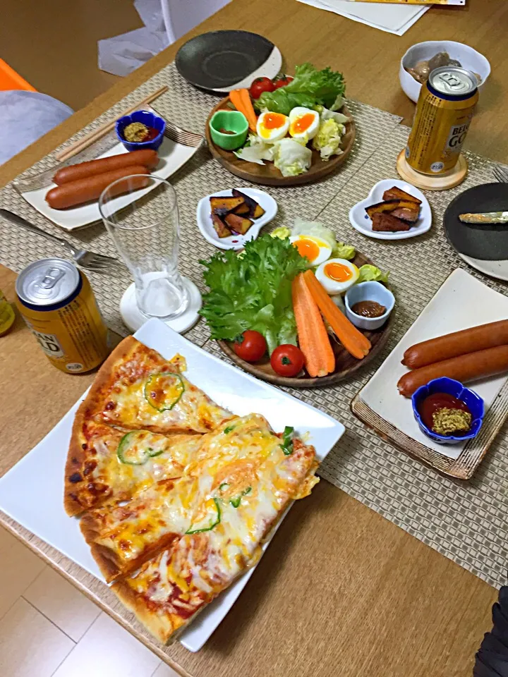 Snapdishの料理写真:今日の晩御飯
#コストコのチーズピザ&ソーセージ
#オイシックスの美味しい野菜|2493さん