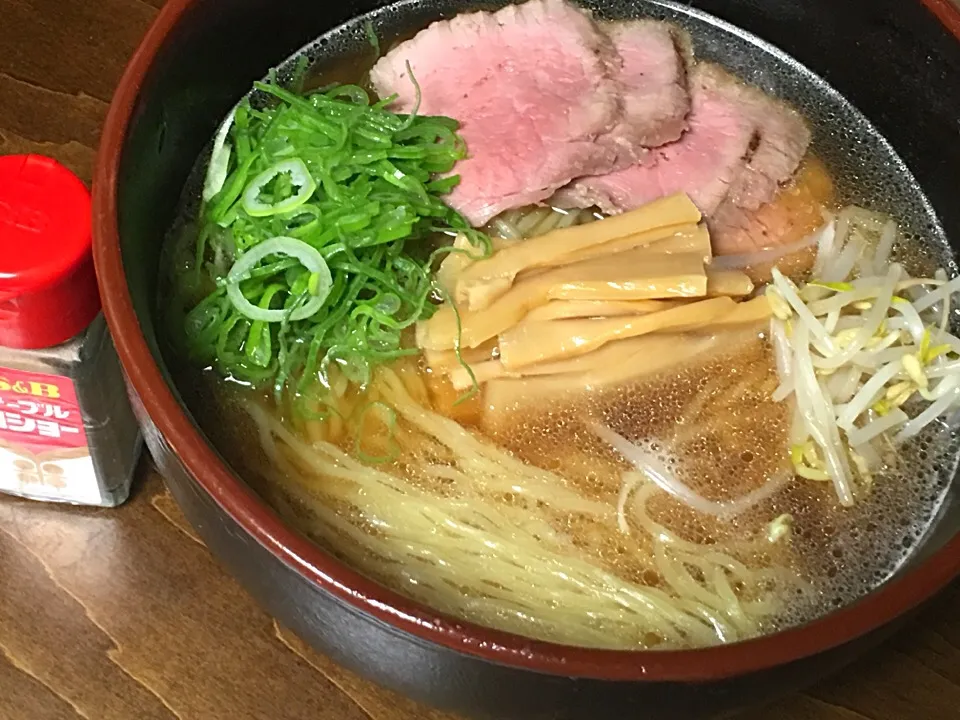 自分賄い飯
    先日の
グーヤロースト
    からの
鶏ガラ醤油麺

S&Bテーブルコショー|ちゅら夏さん