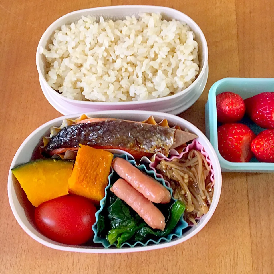 今日のお弁当#焼き紅鮭#ほうれん草のソテー#手作りなめたけ#かぼちゃ煮|ぴのさん