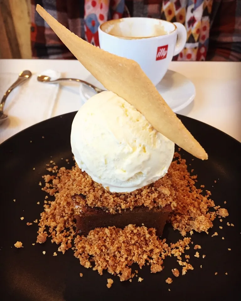 Kabocha Cake from Spot Dessert Bar-warm Japanese pumpkin brûlée cake, condensed milk ice cream, cookie crumbs|MyRaXさん