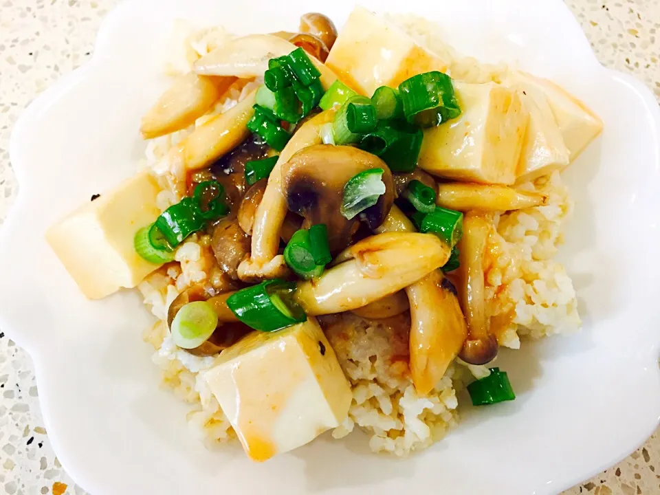 チリソースから手作り 豆腐とキノコのチリソース丼|Miyukiさん