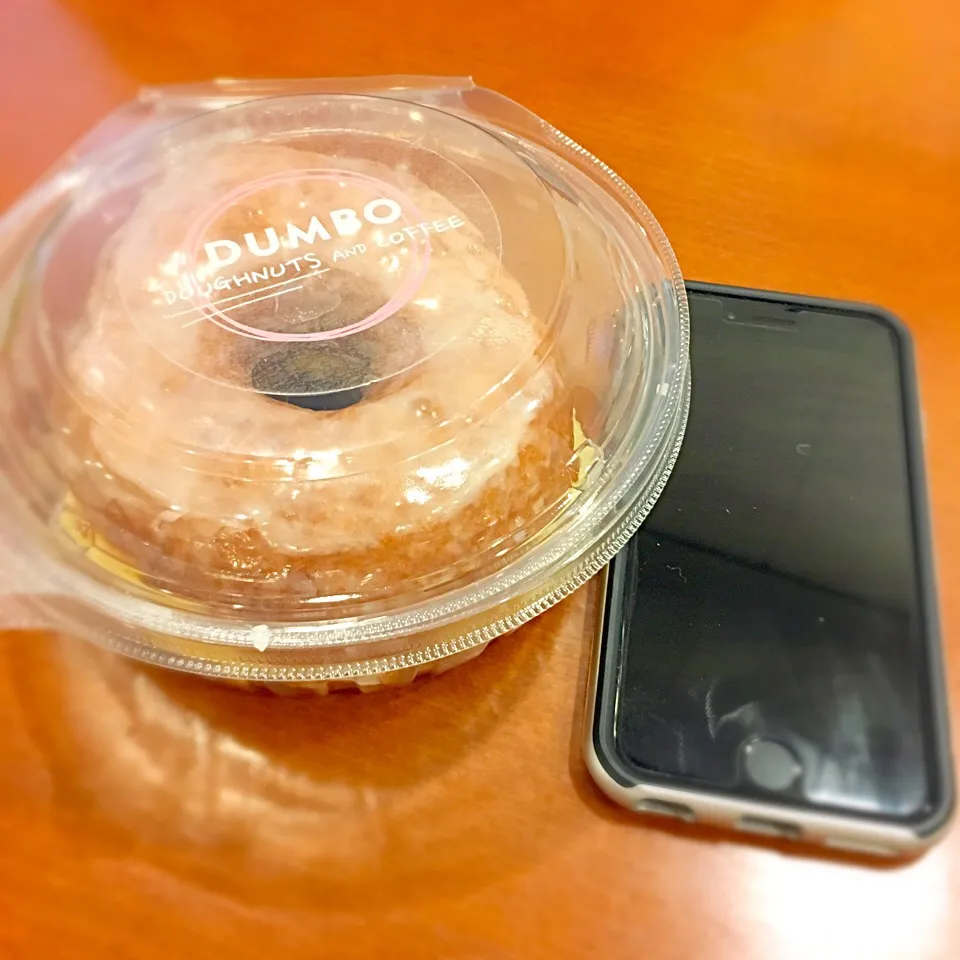 Snapdishの料理写真:DUMBO donut|Mama Kathi Dinerさん