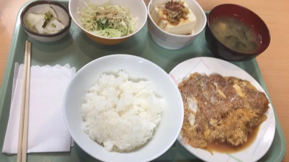 カツ煮定食  ６１０円|おっちさん