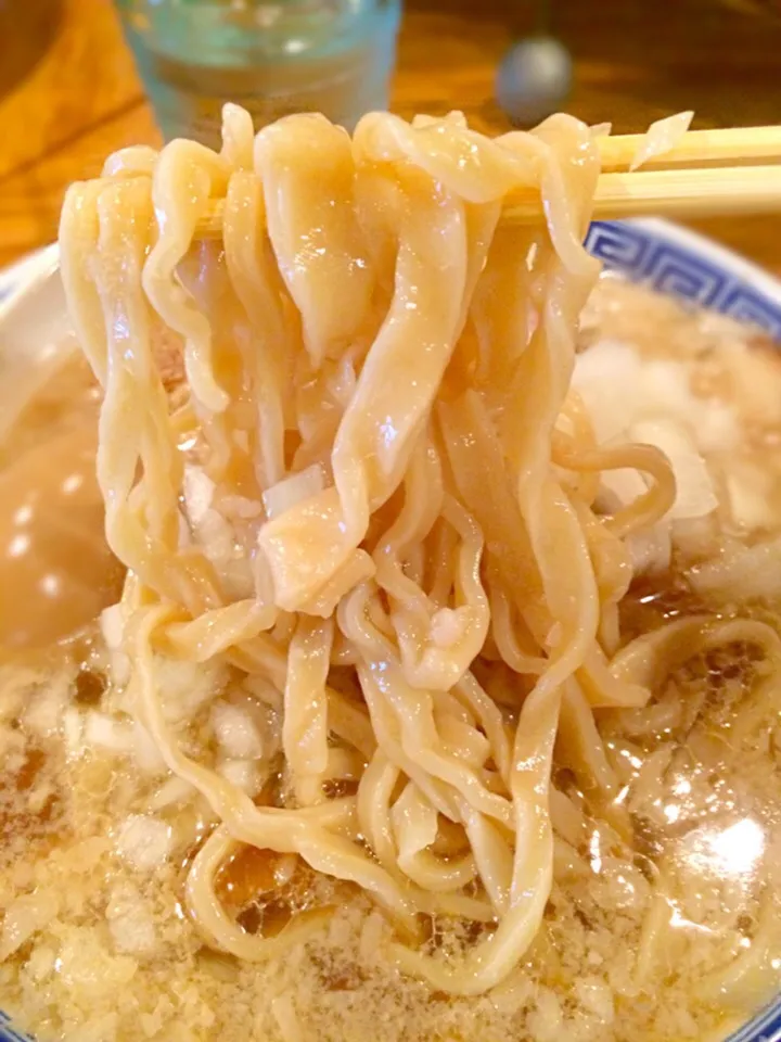 Snapdishの料理写真:背脂煮干しそばの麺@神保町 可以|morimi32さん