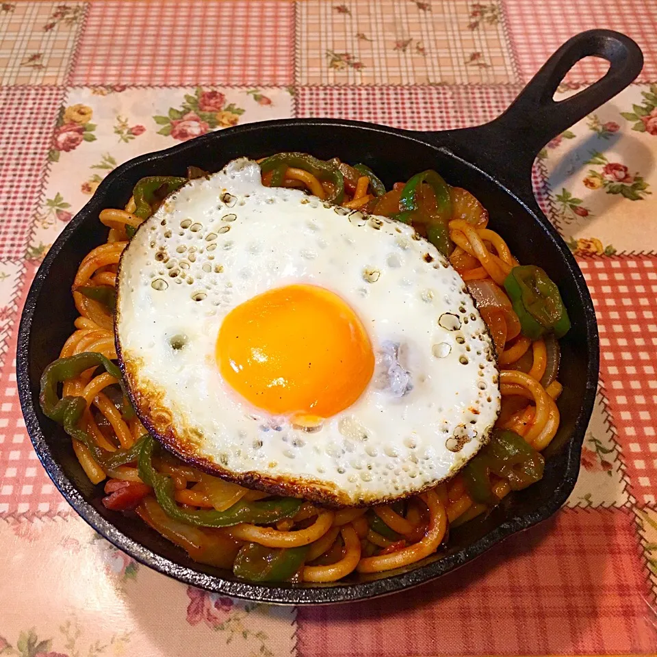 ロッジのスキレットdeナポリタン🍝|＊ゆみしぼり＊さん