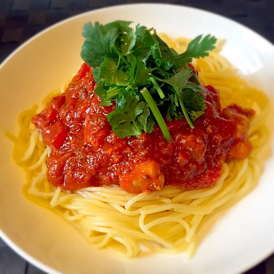 チキントマトソースパスタパクチーのせ☻|Riepyonさん