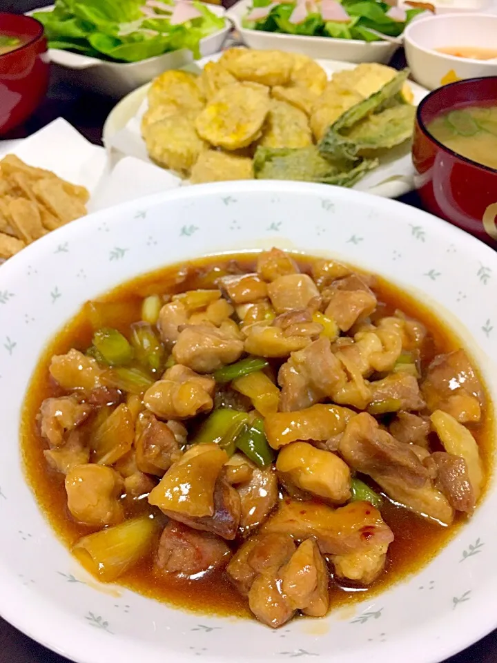 焼き鳥風🐔 ナンコツ唐揚げ♡ さつまいもの天ぷら🍠 サラダ♡ 味噌汁♡|yumikoさん