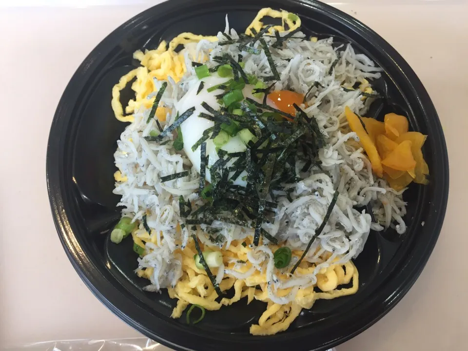 Snapdishの料理写真:#しらす丼♯新江ノ島水族館|ななさん