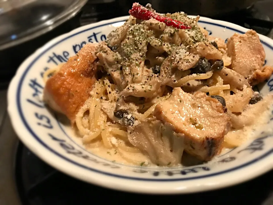 Snapdishの料理写真:チキンとキノコのクリームスパゲティ|イッセイさん