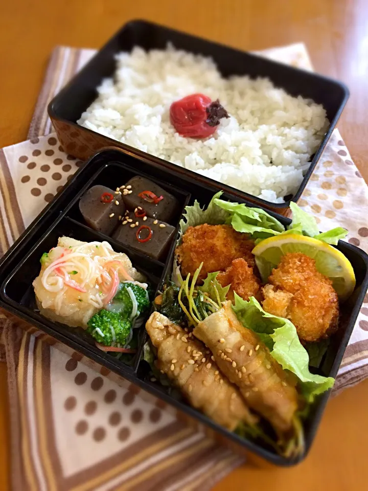 じじ弁当🎶
ホタテフライ
豆苗とえのきの肉巻き
ピリ辛コンニャク
豆腐の揚げだしエビあんかけ|BooBooさん