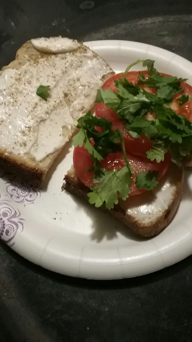 delicious tomato and cilantro sandwich in the works|Polly Gelfusoさん