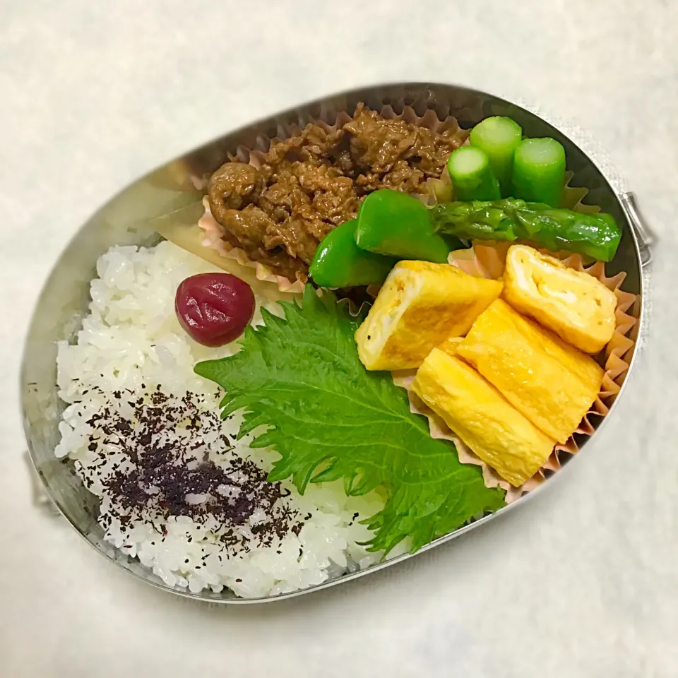 ゆかりと梅のせごはん
牛肉の赤ワイン煮
玉子焼き
アスパラとスナップエンドウのナムル|Juneさん