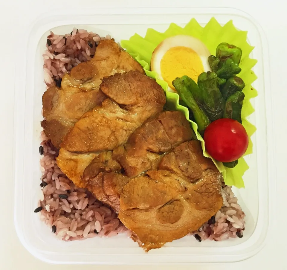 Snapdishの料理写真:3/22 本日のジップロックお弁🍱 チャーシュー丼
#本日のお弁当 

マダム とんちんさんの料理 30分で出来ちゃうゆで豚だけどチャーシューと思えるほど美味しいゆで 豚🎵 今日私のお弁当
ゆで豚、ズッキーニの肉味噌チーズ、コーン入りスクランブルエッグ、バターナッツカボチャの茶巾絞りなど♪( ´▽｀)|BUBUさん