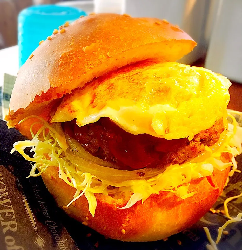 Snapdishの料理写真:息子のお昼ご飯 ボリューム満点ハンバーガー バンズから作ったよ♡ #cookingram #instafood #snapdish #lin_stagrammer #ouchigohan_jp #delistagrammer #recipeblogger #ameblo毎日更新中|nachiさん