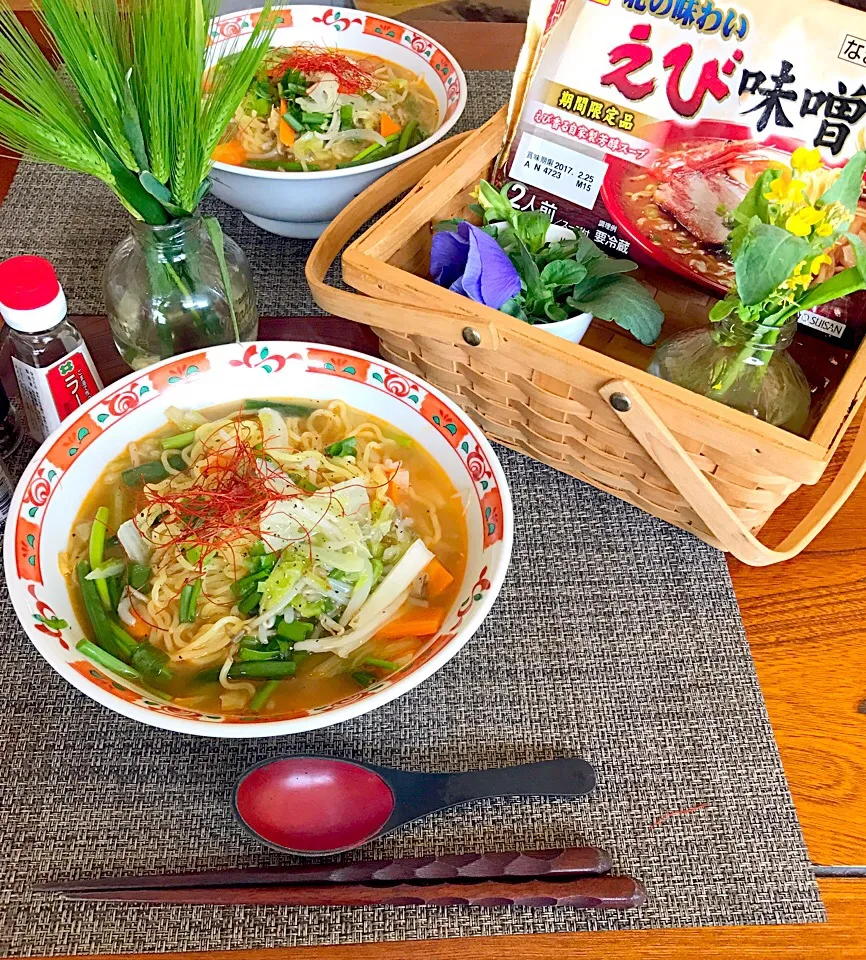 野菜たっぷり
マルちゃん 北の味わい
えび味噌なまラーメンえび🦐🍜|シュトママさん