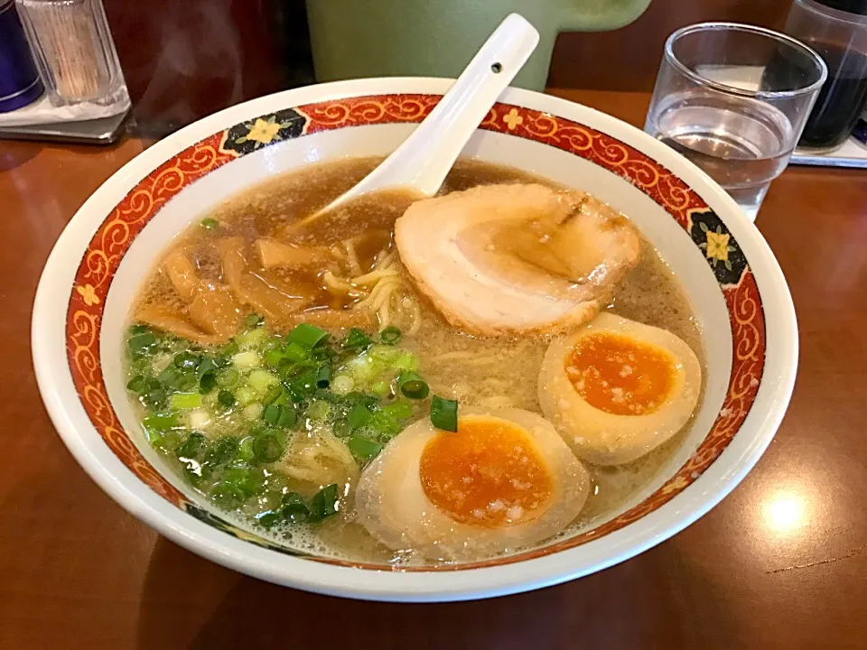 味玉醤油ラーメン|マハロ菊池さん