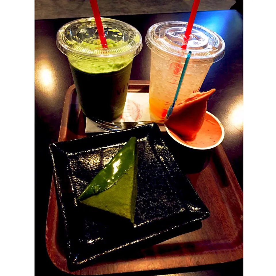 Snapdishの料理写真:グリーンティ 抹茶スコーン あまおうジェラート|aiaiさん