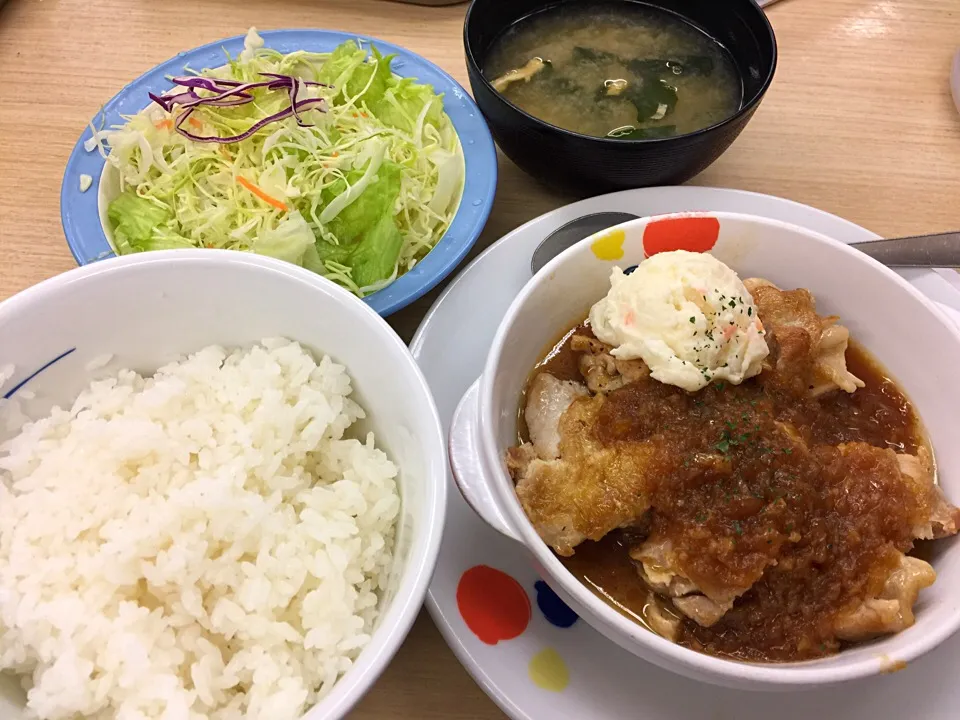 チキングリル定食 シャリアピンソースを添えて|T. Wonderさん