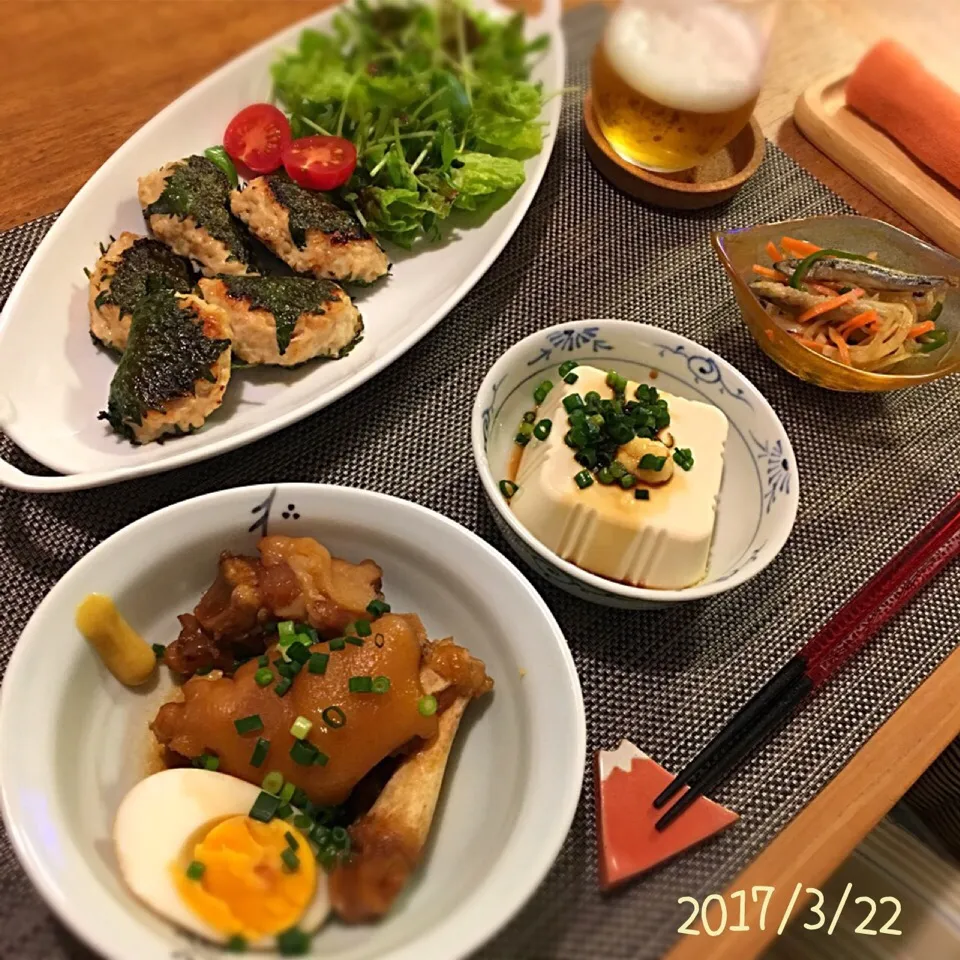 Snapdishの料理写真:鶏ひき肉の大葉ハンバーグ
豚足の煮込み
きびなごの南蛮漬け
冷奴|𓇼 Ⓢ Ⓗ Ⓘ Ⓝ Ⓞ Ⓑ Ⓤ 𓇼さん