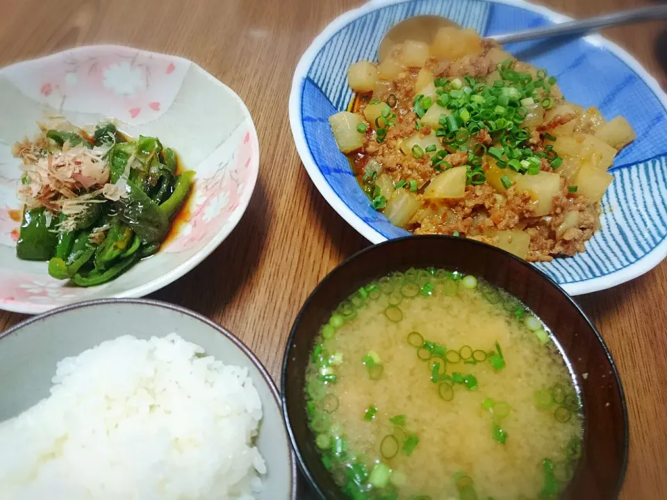 ・麻婆大根
・ピーマンの煮浸し
・厚揚げと葱の味噌汁
・(写真には無いけどシシャモ)|ようかんさん