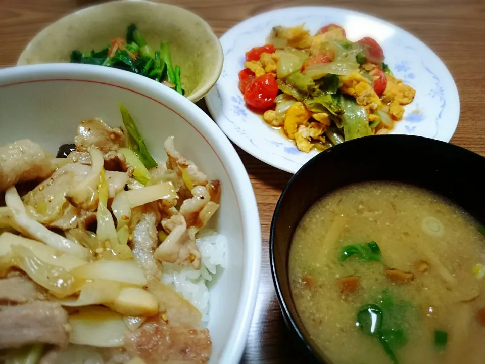 Snapdishの料理写真:・塩豚キノコ丼
・レタストマト卵炒め
・のらぼう菜と桜えびの和え物
・なめこ汁|ようかんさん