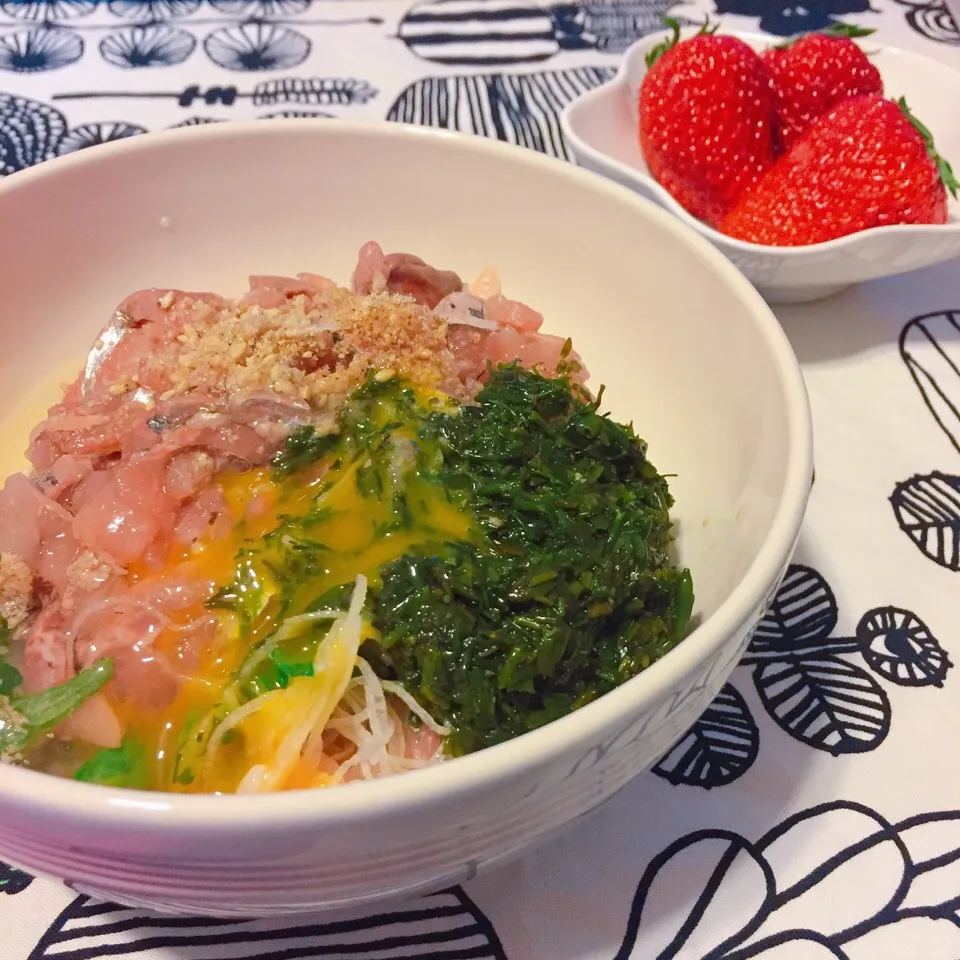 胡麻鯵とあかもくの粘トロ丼～乗っけただけシリーズ|saaaasanさん