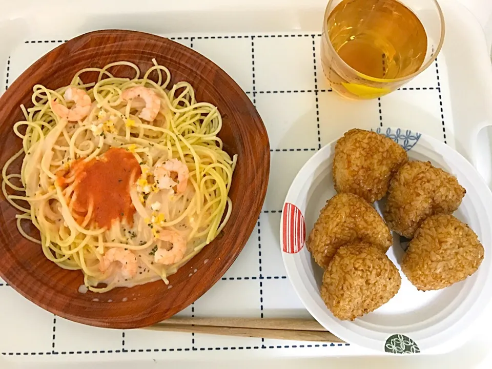 Snapdishの料理写真:明太子スパゲティと焼きおにぎり|ツッキーさん