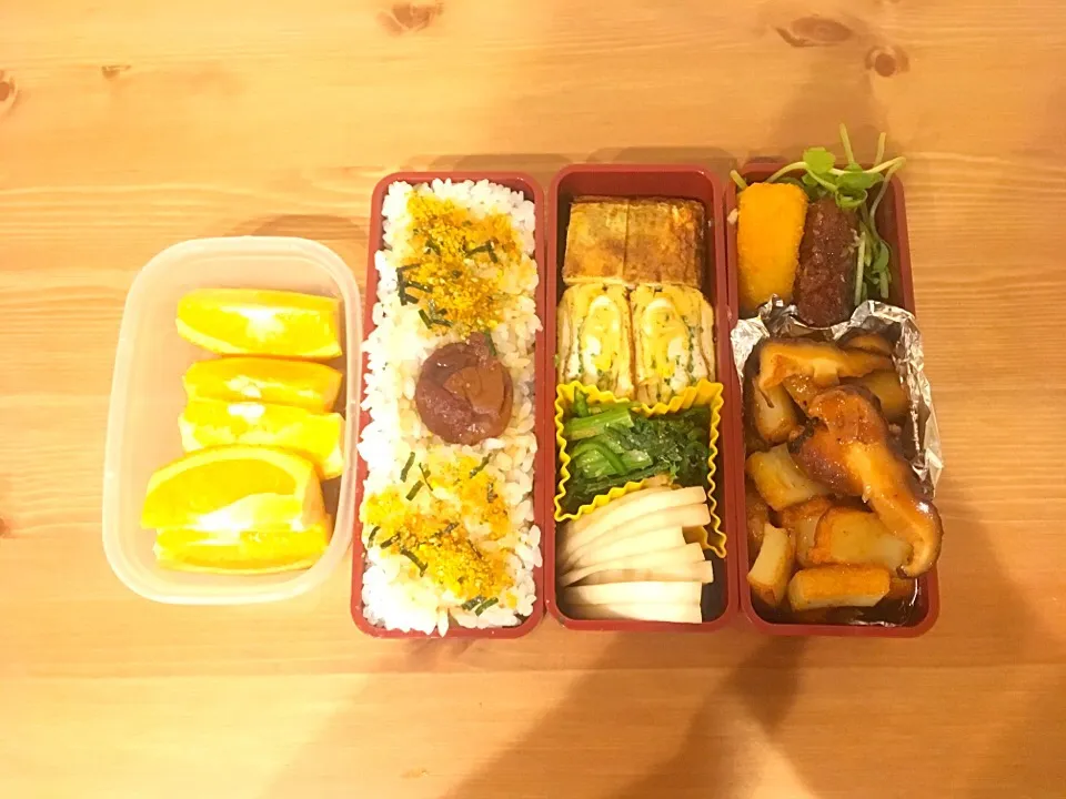 Snapdishの料理写真:練り物と椎茸の韓国風甘辛炒め弁当|Emi Mikadoさん