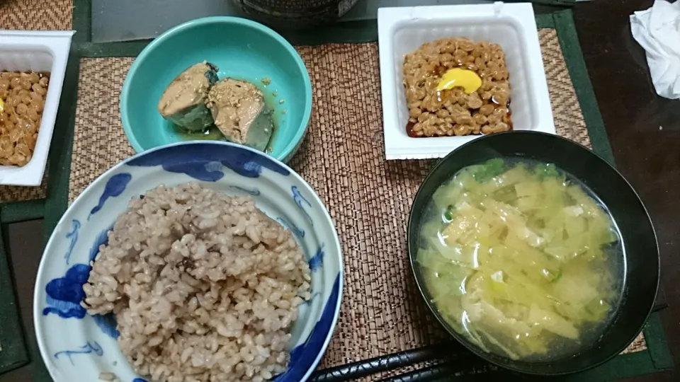 Snapdishの料理写真:サバ缶＆納豆＆キャベツの味噌汁＆Rワン|まぐろさん