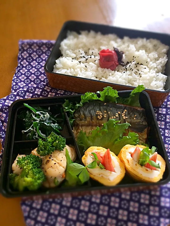 じじ弁当🎶
焼き鯖
玉子焼きポケット
ほうれん草のしらす和え
ホタテとブロッコリーのバター醤油炒め|BooBooさん