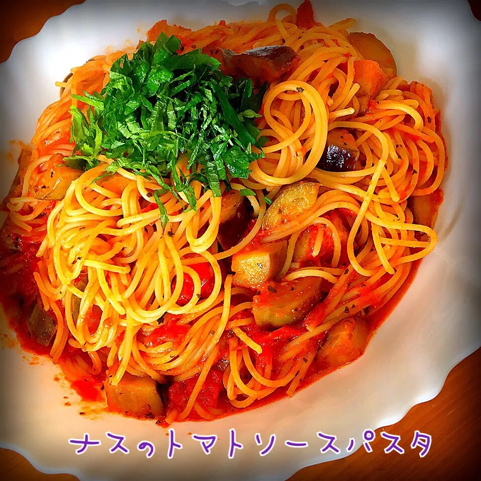 Snapdishの料理写真:ゆみちゃんの簡単 レンジでtomato  sauce～🎵でナスのトマトソースパスタ💕|ともきーた (伊藤 智子)さん